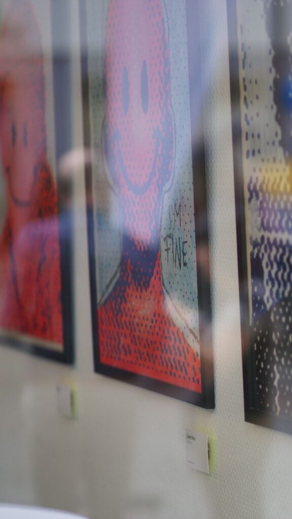 Bilder von Felix Wißkirchen in der Ausstellung in Bad Waldsee
