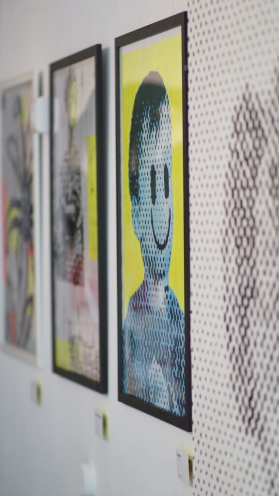 Bilder von Felix Wißkirchen in der Ausstellung in Bad Waldsee